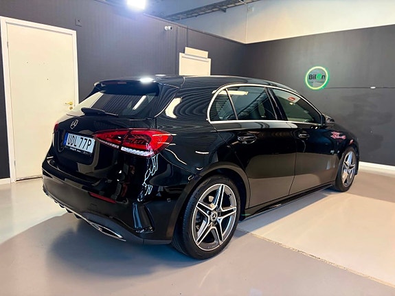 Mercedes-Benz A180 3 of 5