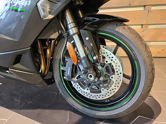 Kawasaki Ninja 1100SX Tourer 5 of 12