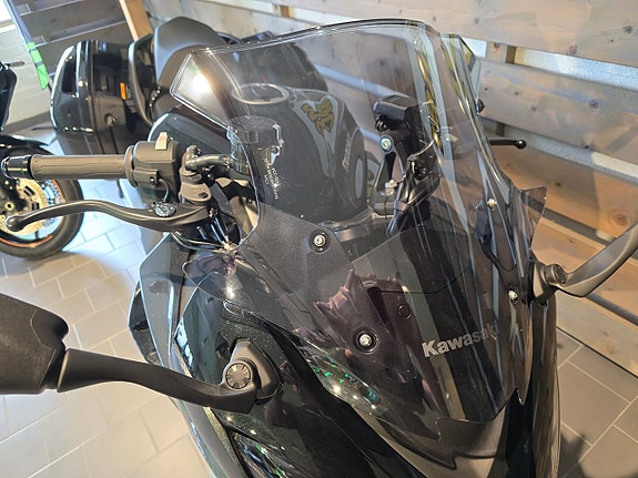 Kawasaki Ninja 1100SX Tourer 7 of 12