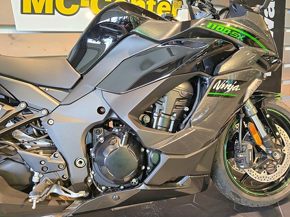 Kawasaki Ninja 1100SX Tourer 4 of 12