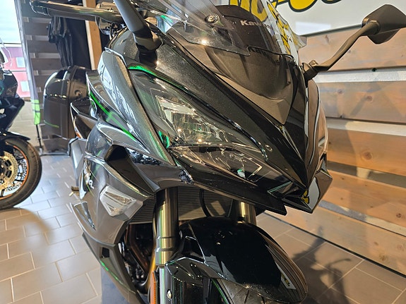 Kawasaki Ninja 1100SX Tourer 6 of 12