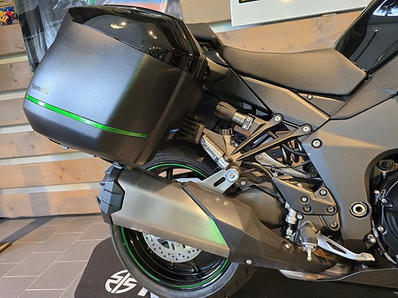 Kawasaki Ninja 1100SX Tourer 3 of 12