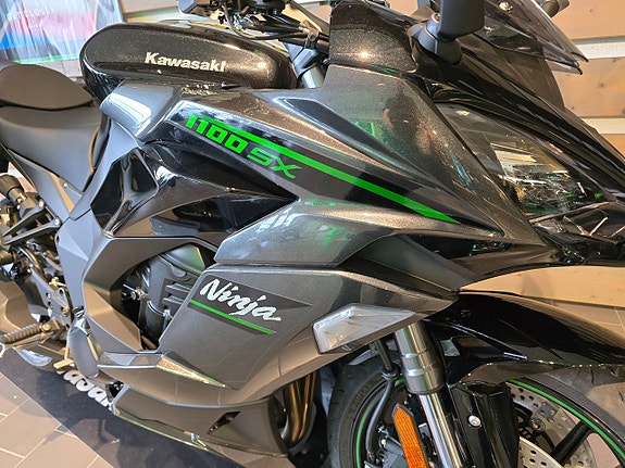 Kawasaki Ninja 1100SX Tourer 11 of 12