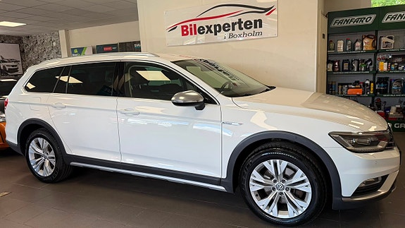 Volkswagen Passat Alltrack 3 of 5