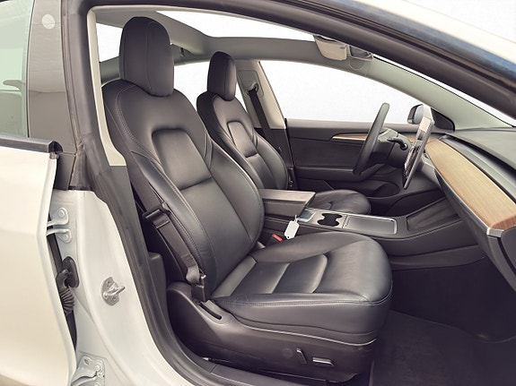 Tesla Model 3 27 of 30