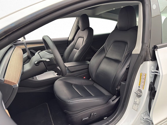Tesla Model 3 11 of 30