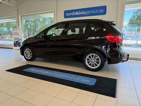 BMW 218i 3 of 5