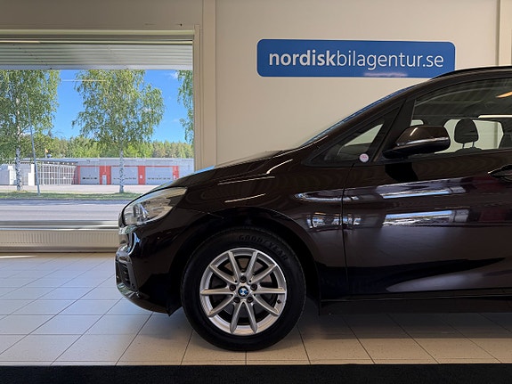 BMW 218i 4 of 5