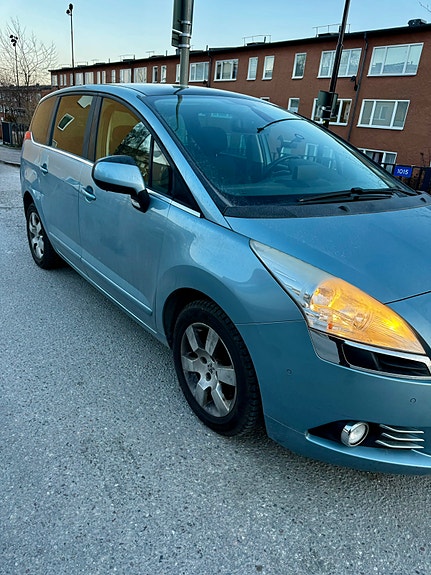 Peugeot 5008 4 of 5