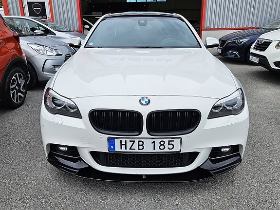 BMW 520 2 of 5