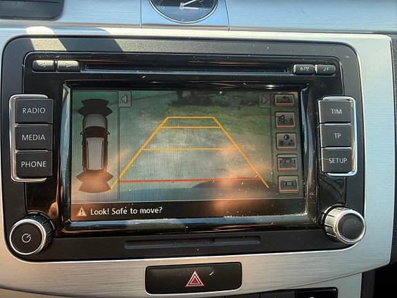 Volkswagen Passat Alltrack 14 of 15