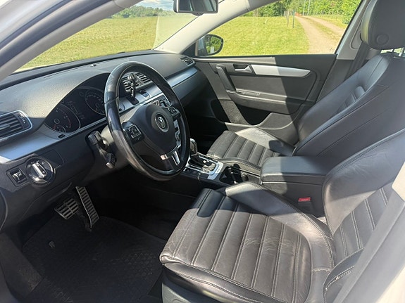Volkswagen Passat Alltrack 10 of 15