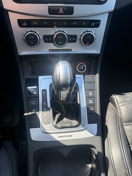 Volkswagen Passat Alltrack 13 of 15