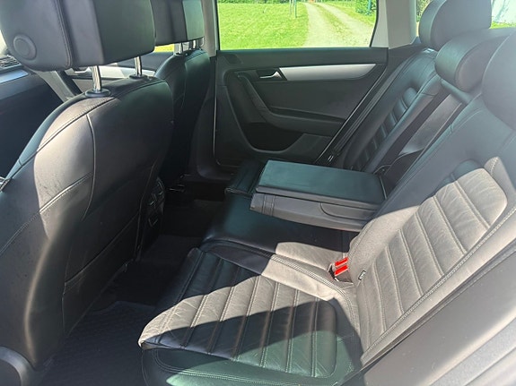Volkswagen Passat Alltrack 12 of 15