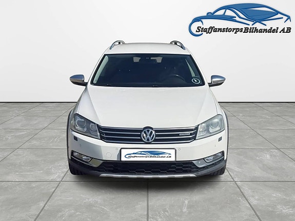 Volkswagen Passat Alltrack 2 of 5