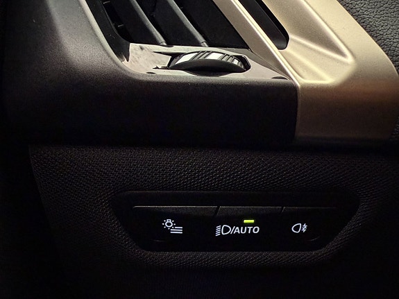 BMW iX 17 of 30
