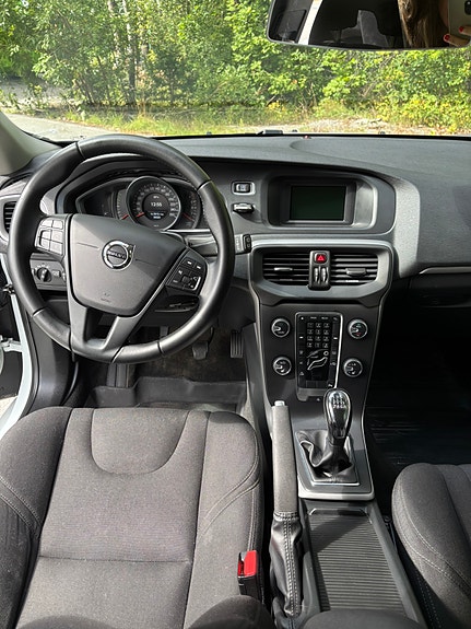 Volvo V40 2 of 5