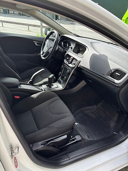 Volvo V40 3 of 5