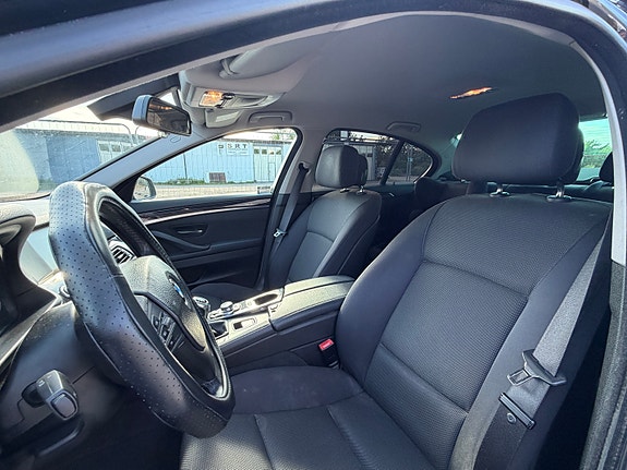 BMW 520d 3 of 5