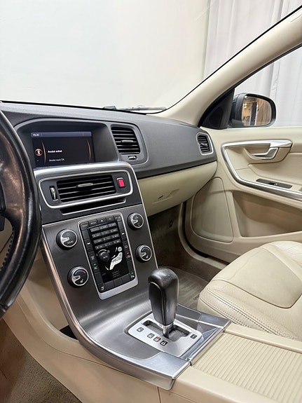 Volvo V60 8 of 11