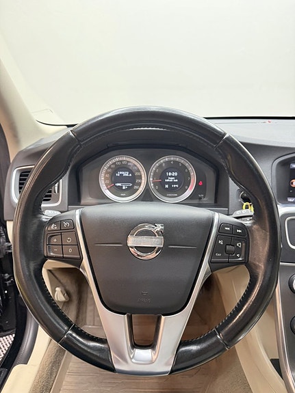 Volvo V60 7 of 11