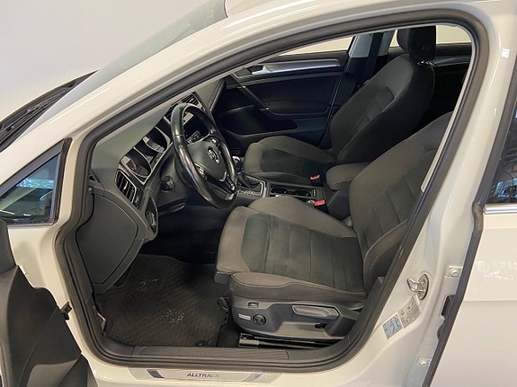 Volkswagen Golf Alltrack 2 of 5