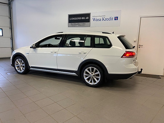 Volkswagen Golf Alltrack 4 of 5