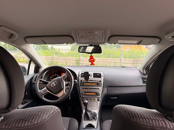 Toyota Avensis 4 of 4
