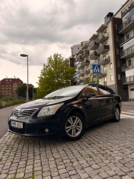 Toyota Avensis 3 of 4