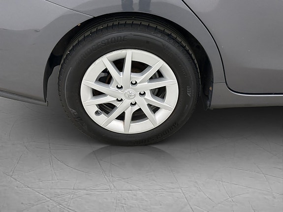 Toyota Prius+ 27 of 28
