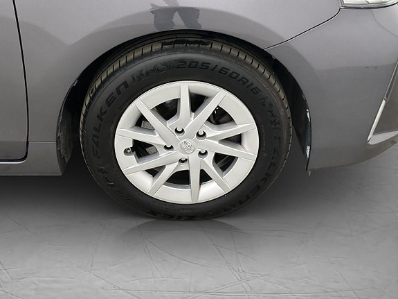 Toyota Prius+ 28 of 28