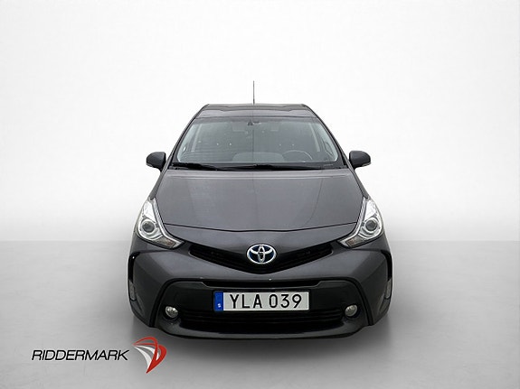 Toyota Prius+ 2 of 5