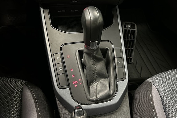 Seat Arona 17 of 24
