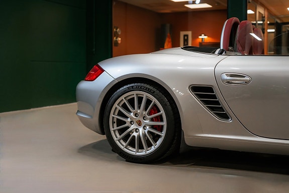 Porsche Boxster Spyder 8 of 30