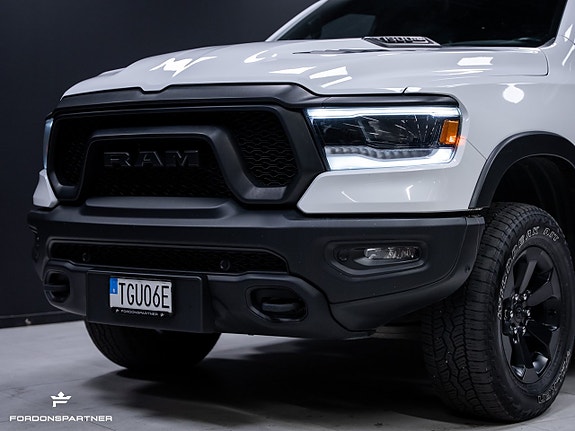 Dodge RAM 1500 2 of 5