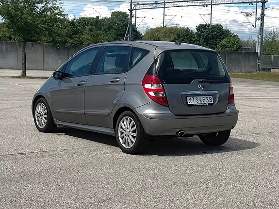 Mercedes-Benz A200 4 of 5