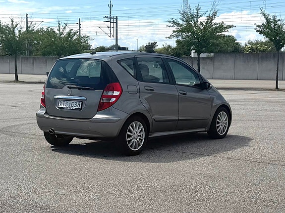 Mercedes-Benz A200 3 of 5