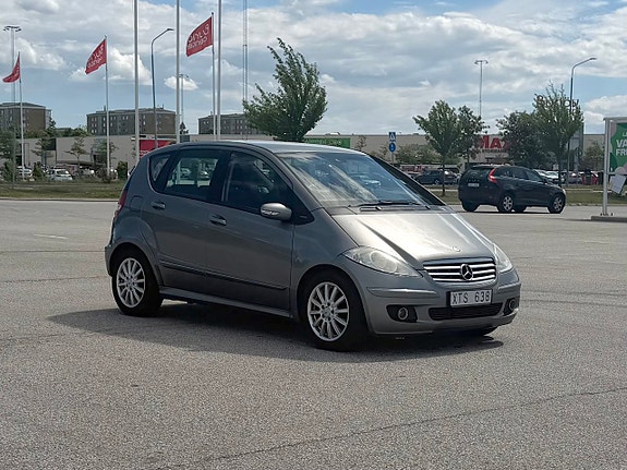 Mercedes-Benz A200 2 of 5