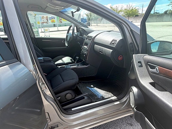 Mercedes-Benz A200 5 of 5