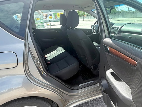 Mercedes-Benz A200 6 of 7