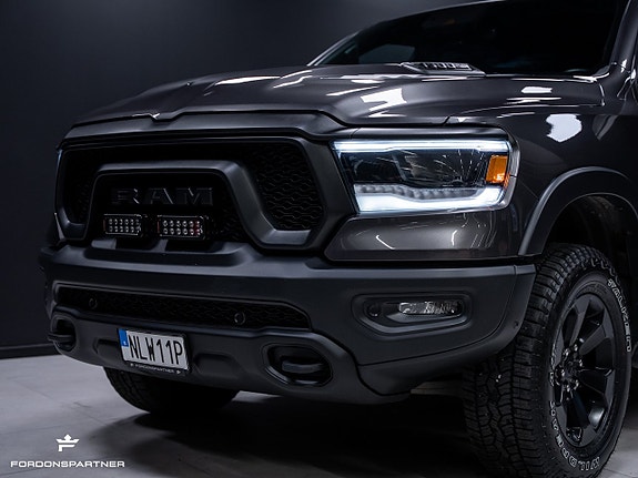 Dodge RAM 1500 2 of 5