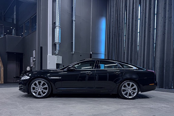 Jaguar XJ 3 of 5
