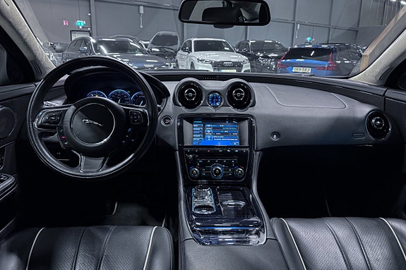 Jaguar XJ 13 of 21