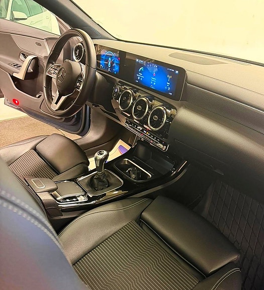Mercedes-Benz CLA200 20 of 23
