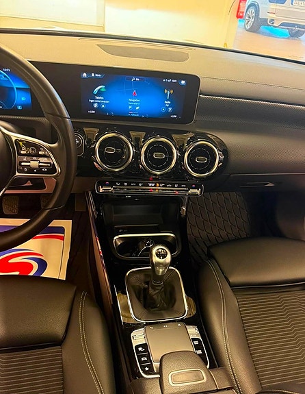 Mercedes-Benz CLA200 15 of 23