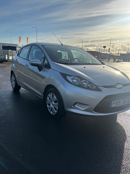 Ford Fiesta 3 of 4