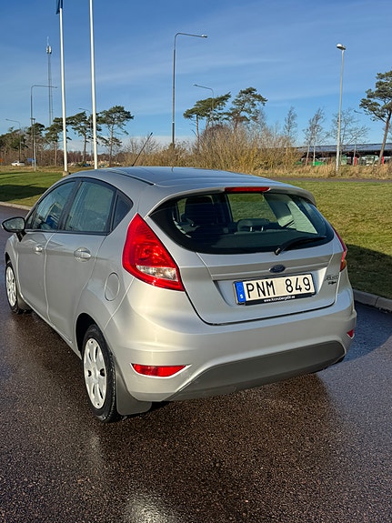 Ford Fiesta 2 of 4