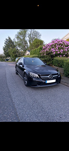 Mercedes-Benz C220 4 of 5
