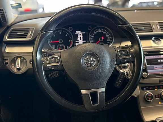 Volkswagen Passat 13 of 20