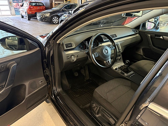 Volkswagen Passat 10 of 20
